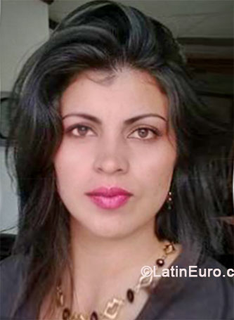 Date this nice looking Colombia girl Aura from Medellin CO15134