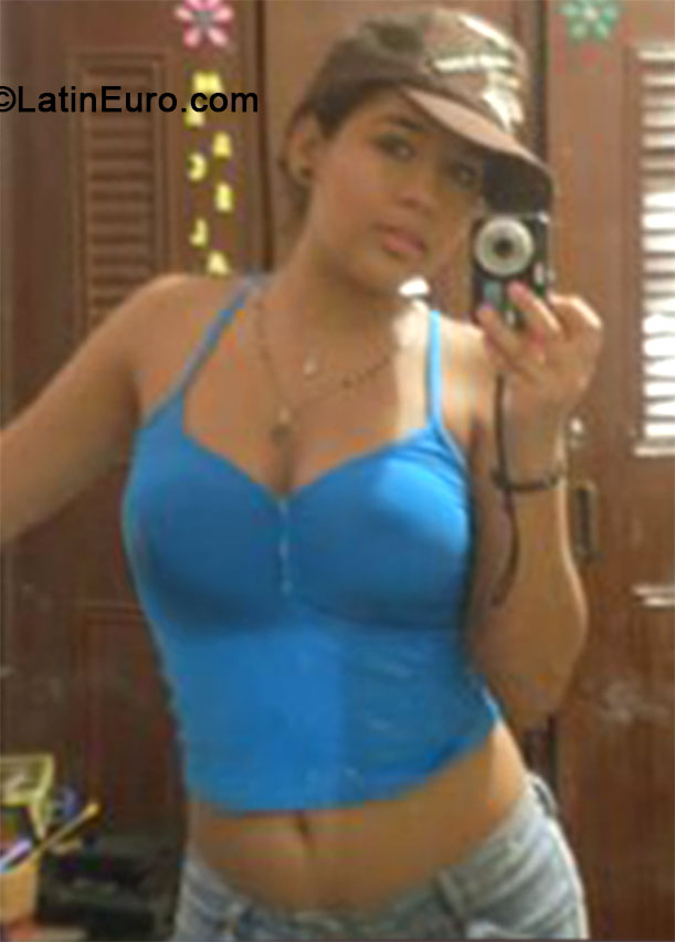 Date this cute Colombia girl Diana from Cali CO15158