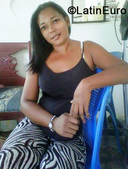 Date this charming Dominican Republic girl Estudiante from San Pedro De Macoris DO18957