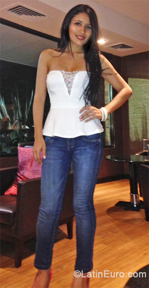 Date this charming Colombia girl Lucia from Ibague CO16484
