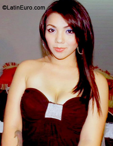 Date this exotic Philippines girl Claudia from Santa Rosa PH641