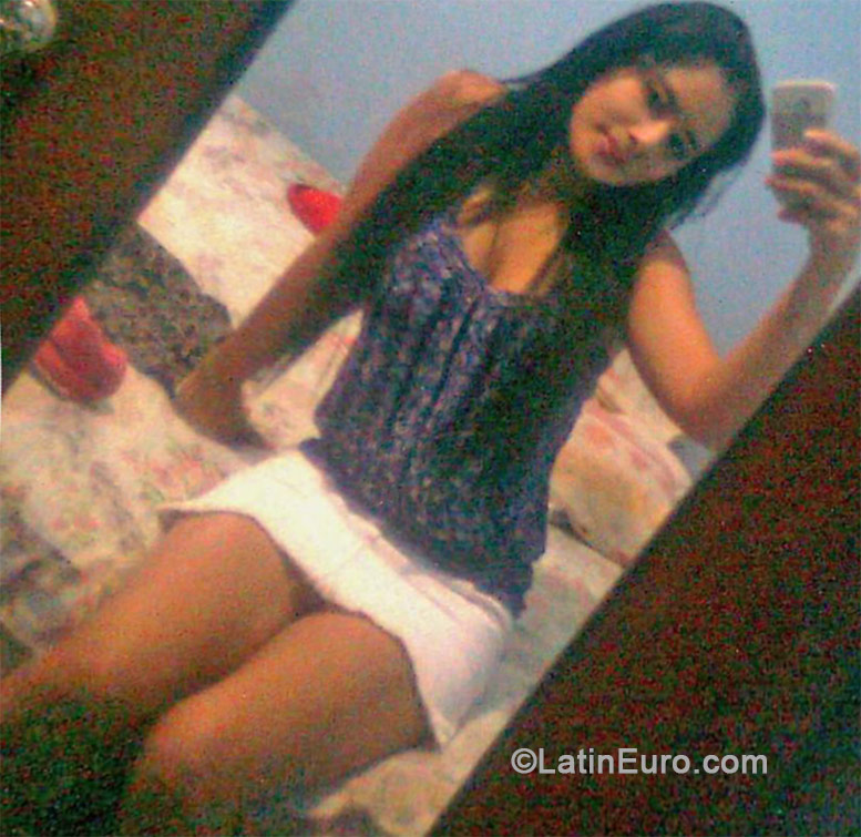 Date this sultry Honduras girl Jessica from San Pedro Sula HN1003