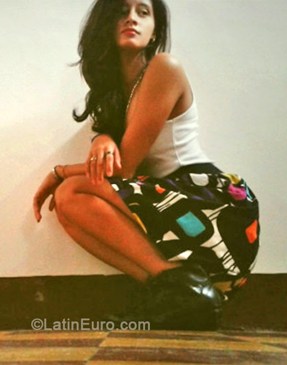 Date this attractive Colombia girl Angelica from Armenia CO15242