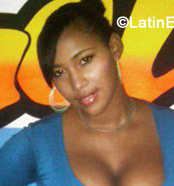 Date this pretty Dominican Republic girl Indhira from Santo Domingo DO19084