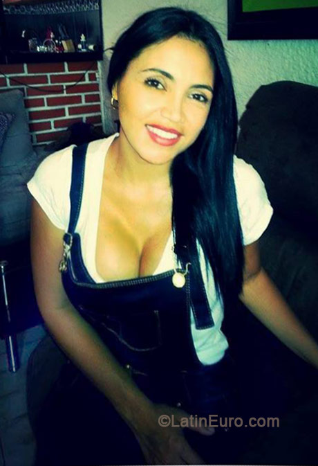 Date this beautiful Colombia girl Claudia from Pasto CO15256