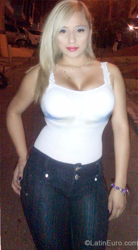 Date this hard body Colombia girl ANGEL21 from Medellin CO15260