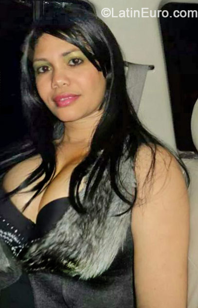 Date this stunning Dominican Republic girl Angela from santiago DO19118