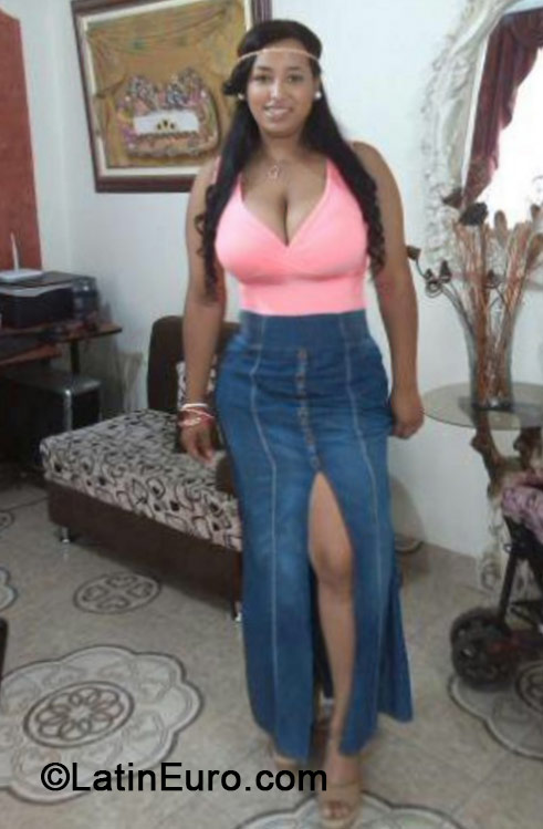 Date this tall Colombia girl Leidy from Cali CO15276