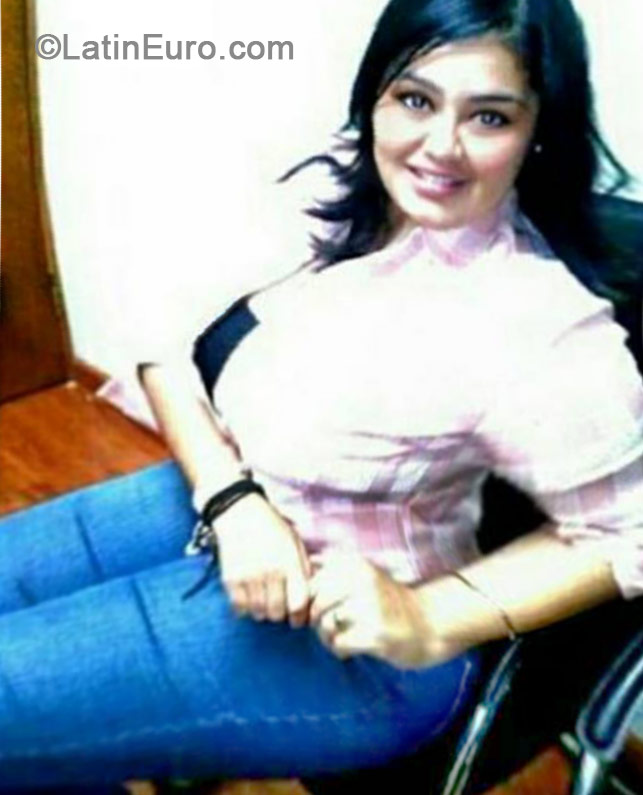 Date this beautiful Venezuela girl Veru from Maracaibo VE236