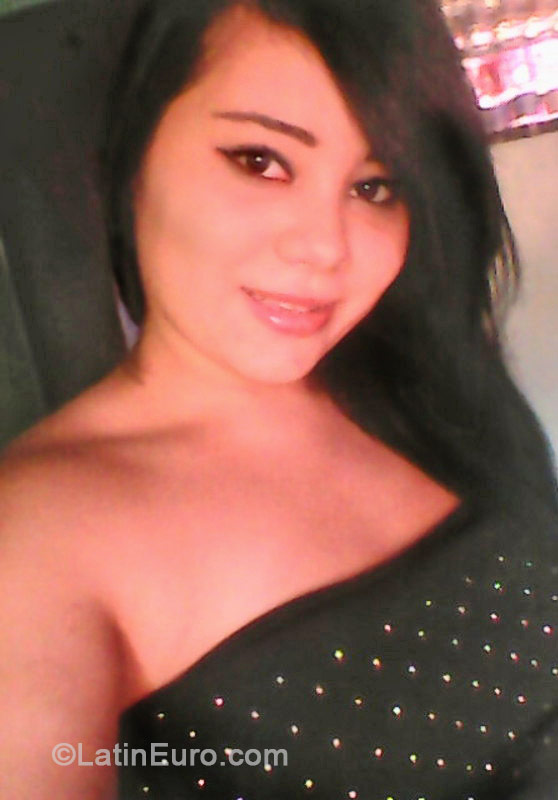 Date this young Colombia girl Yoanna from Medellin CO15281