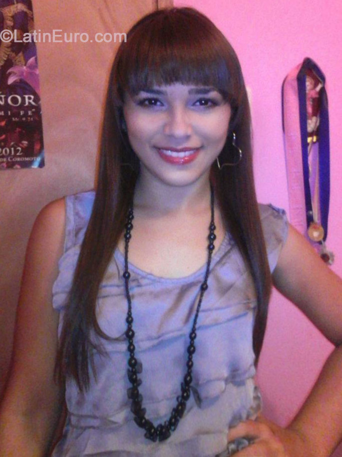 Date this good-looking Venezuela girl Evelin from Maracaibo VE242