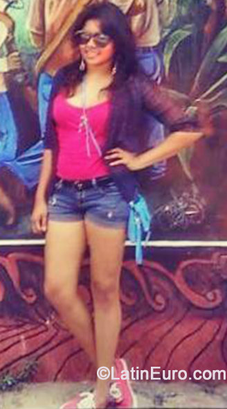Date this nice looking Honduras girl Eliana from Tegucigalpa HN1046