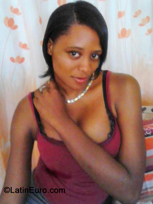 Date this happy Jamaica girl Shanshan from Kingston JM1743