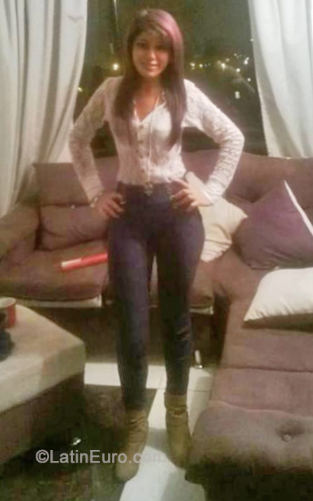 Date this voluptuous Colombia girl Andrea from Bogota CO15394