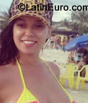 Date this attractive Brazil girl Thais from Limeira BR8839