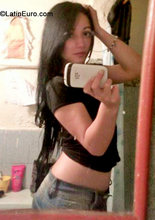 Date this attractive Colombia girl Vanesa from Medellin CO15430