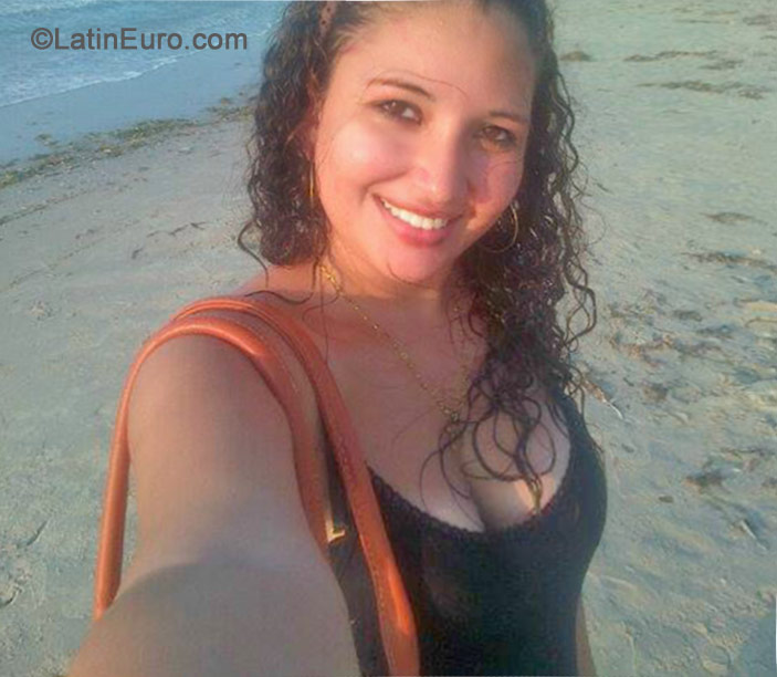 Date this gorgeous Colombia girl Daniela from Medellin CO15433