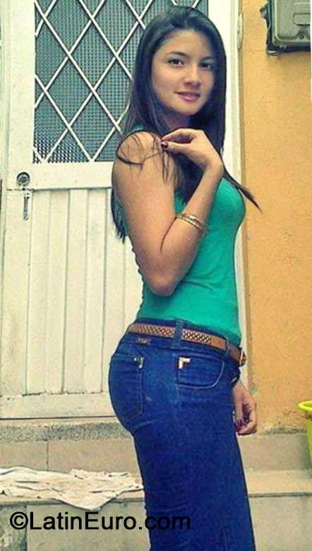 Date this lovely Colombia girl Alejandra from Bogota CO15491