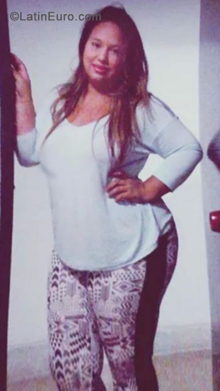 Date this voluptuous Colombia girl Maria Fernanda from Barranquilla CO15516