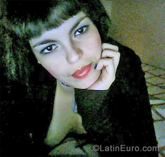 Date this happy Colombia girl Monica from Cali CO15521