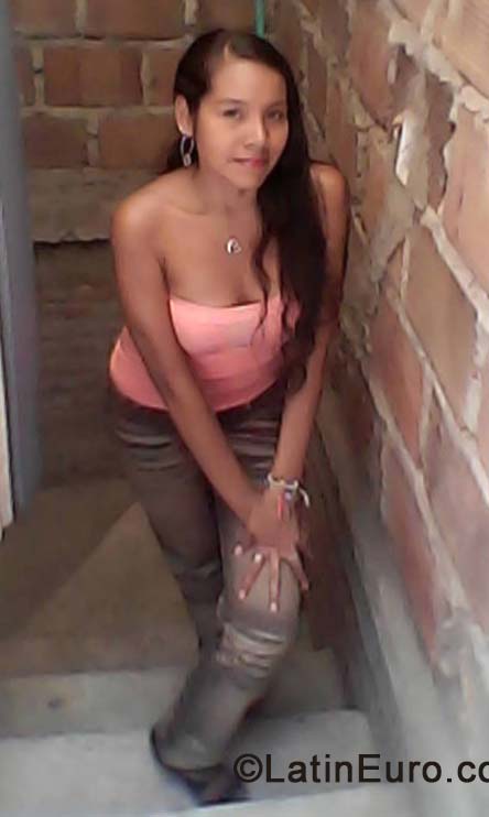 Date this athletic Colombia girl Leydy from Cali CO15539