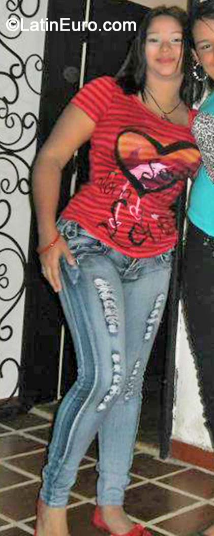 Date this attractive Venezuela girl Karly from Ciudad Guayana VE295