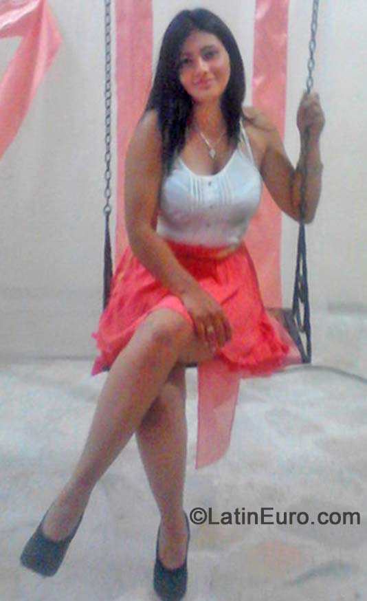 Date this stunning Colombia girl Sandra from Bucaramanga CO15560