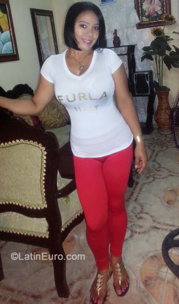 Date this exotic Dominican Republic girl Yoselin from Santo Domingo DO22305