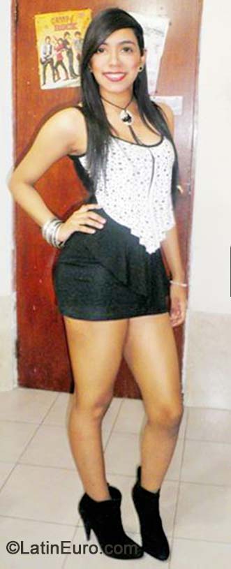 Date this pretty Colombia girl Karoline from Barranquilla CO15673