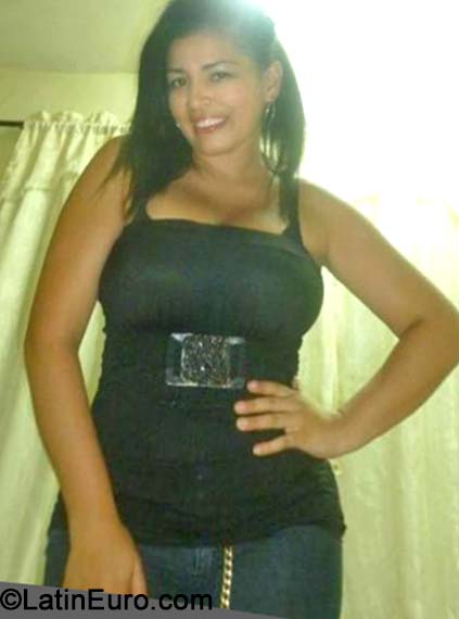 Date this exotic Colombia girl Patricia from Cali CO15682