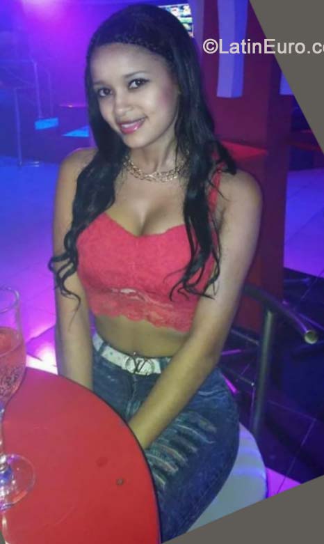 Date this stunning Dominican Republic girl Silvia from Santo Domingo DO19844