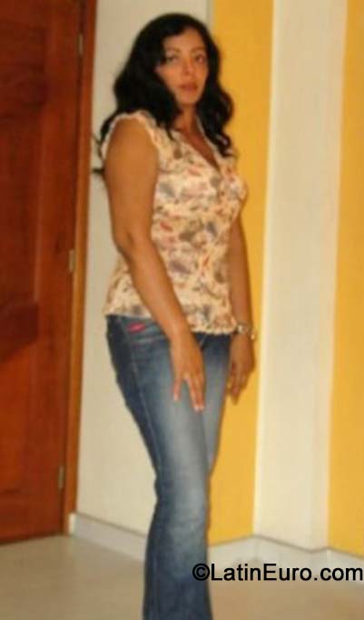Date this young Colombia girl Carmen from Cartagena CO15713