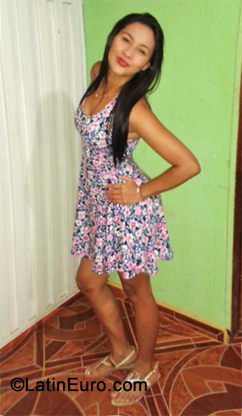 Date this young Colombia girl Lucia from Bucaramanga CO15716