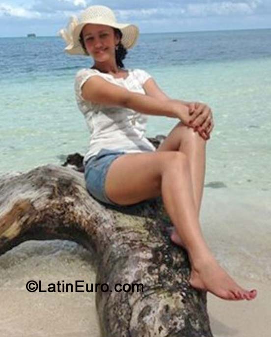 Date this sensual Honduras girl Sonia from La Ceiba HN1152