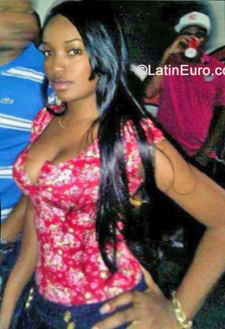 Date this charming Dominican Republic girl Berenice from Santo Domingo DO19803