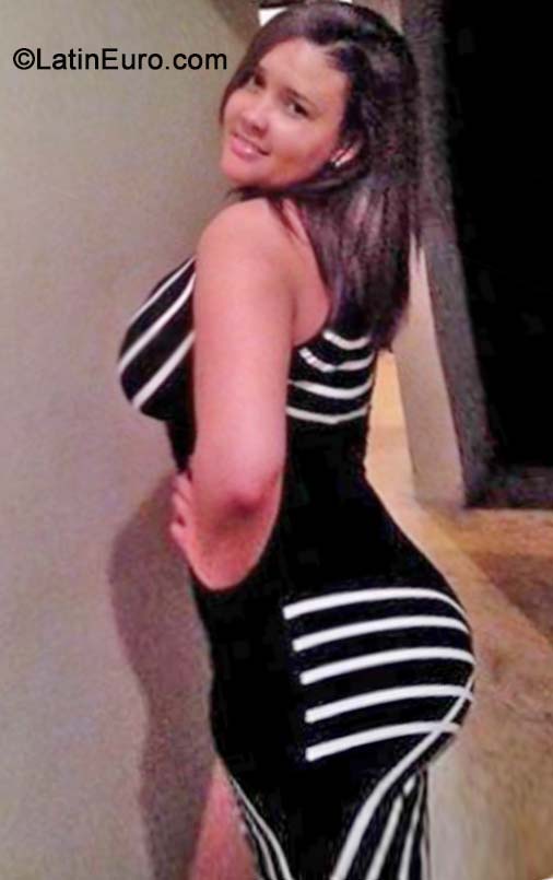 Date this gorgeous Dominican Republic girl Soledad from Santo Domingo DO19812