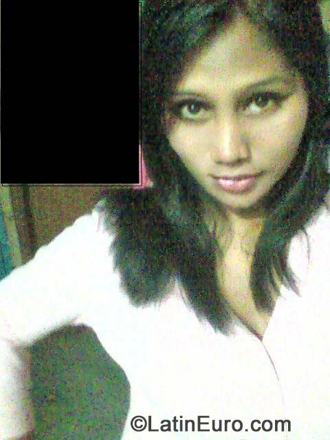 Date this athletic Philippines girl Noemi from Manila PH669