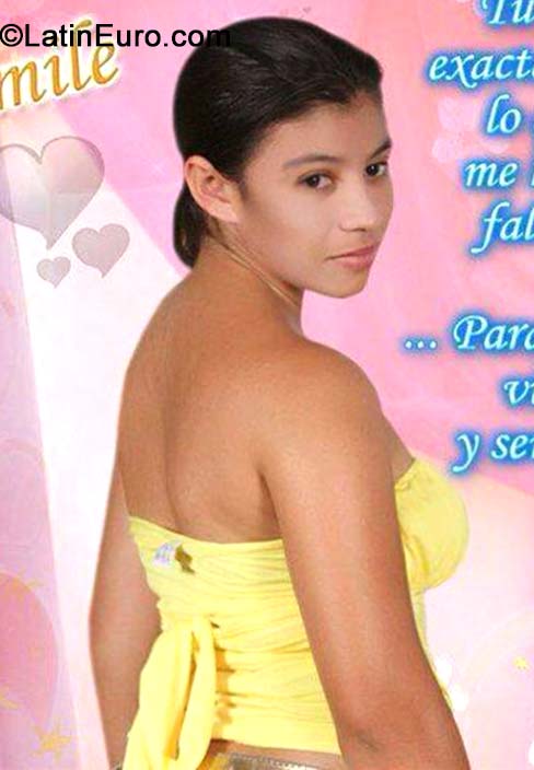 Date this attractive Colombia girl Yamile from Bogota CO15822