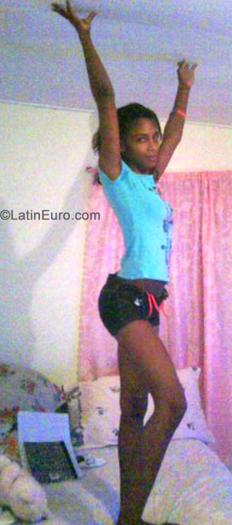 Date this foxy Jamaica girl Michikia from Kingston JM1802