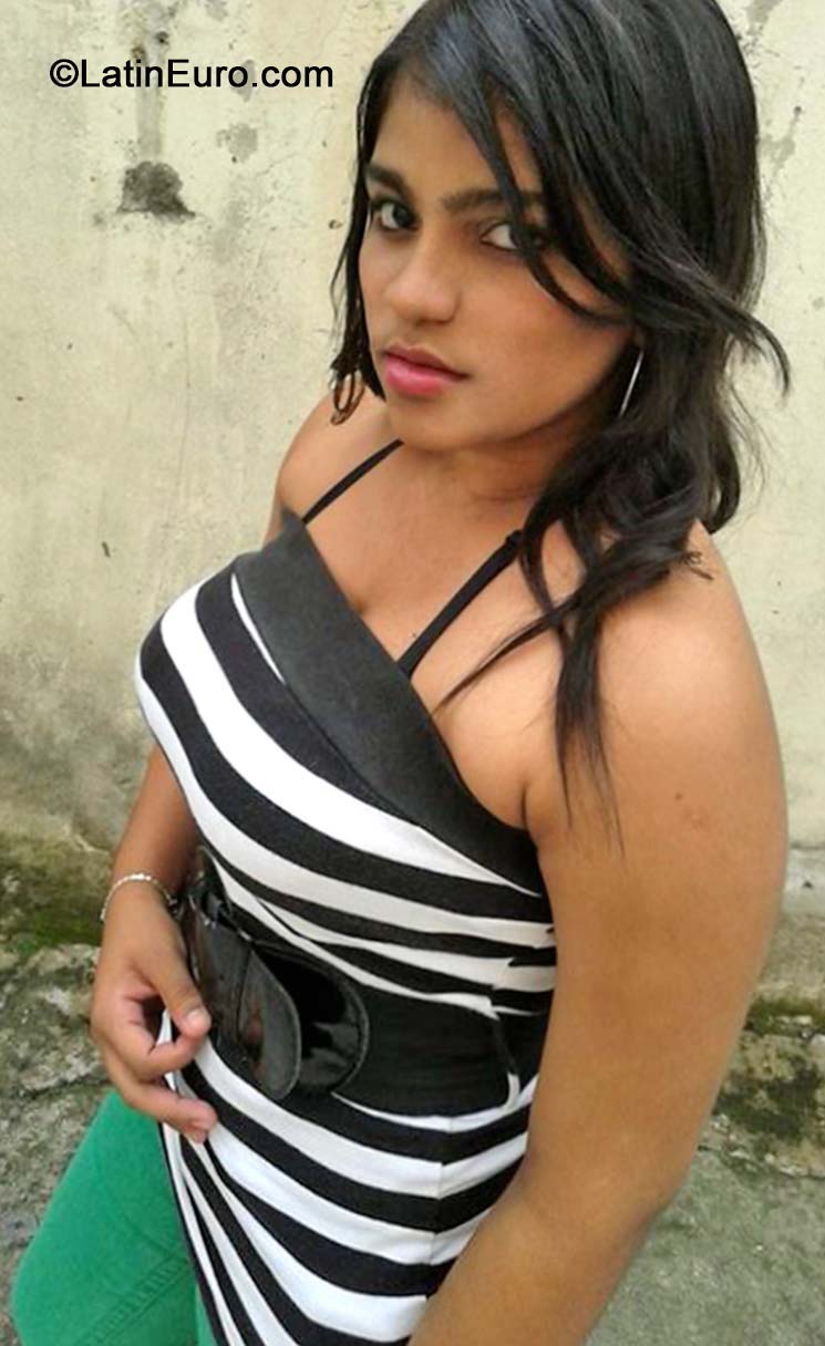 Date this georgeous Dominican Republic girl Hermes from La Vega DO19827