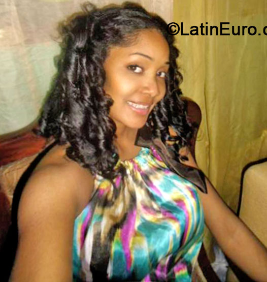 Date this hard body Dominican Republic girl Lucy from Santo Domingo DO19878
