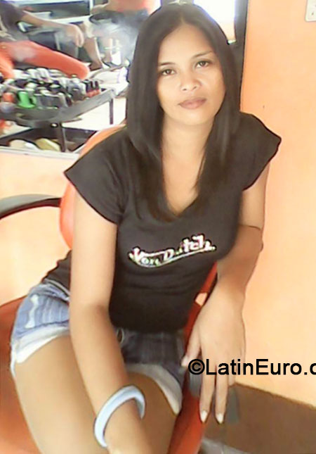 Date this nice looking Philippines girl Andrea from Pasig City PH677