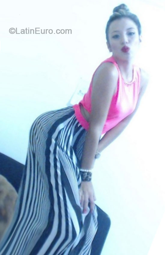 Date this cute Colombia girl Sofia from Medellin CO15970