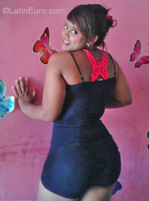 Date this beautiful Colombia girl Maria from Guajira CO16021
