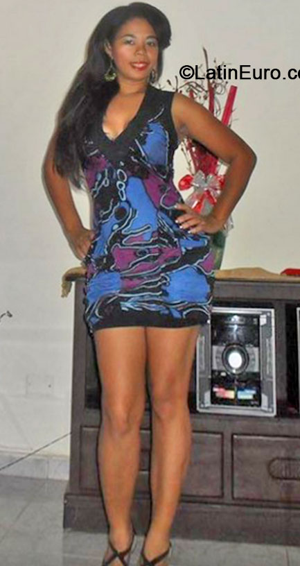 Date this good-looking Dominican Republic girl Sencion from Santo Domingo DO19940