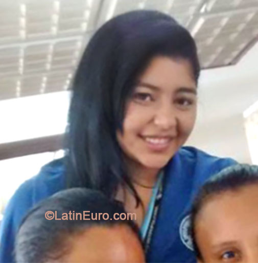 Date this attractive Colombia girl Yiseth from Barranquilla CO16045