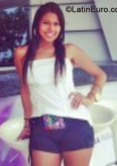 Date this young Colombia girl CAROLINA from Bogota CO16080