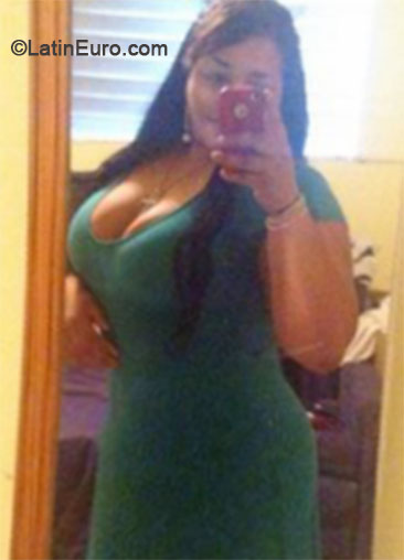 Date this lovely Dominican Republic girl Yajaira from Santo Domingo DO26230