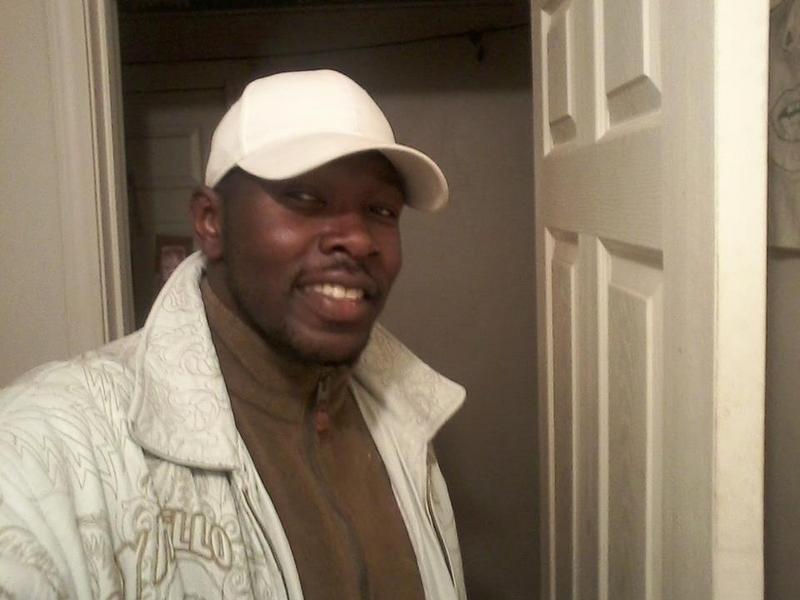Date this hard body United States man D- from Hattiesburg US15388