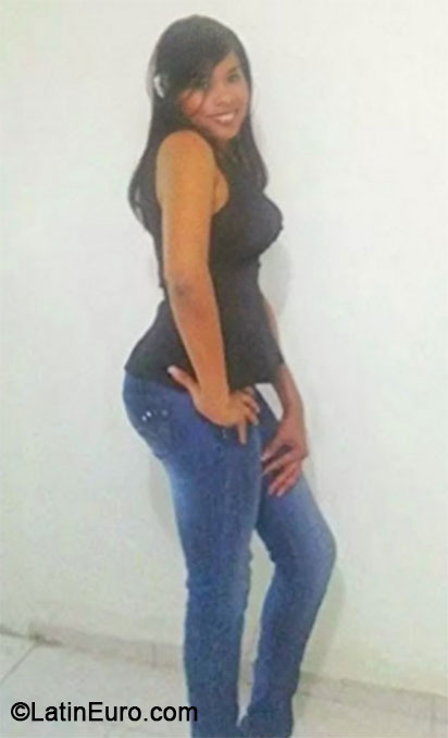 Date this georgeous Dominican Republic girl Alexandra henri from Santo Domingo DO20034